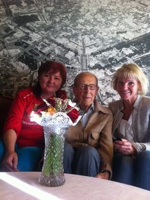 Herr Emil W. mit unserer Gebietsleiterin für Niederöterreich, Frau DGKS Gerlinde Weiß und unsere Personenbetreuerein, aus der Slowakei, Frau Renata Pappova