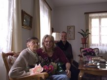 Frau Dr. F. mit ihrer Personenbetreuurin Fr. Ivana H. unserer Gebietsleiterin Frau Elisabeth Alves.