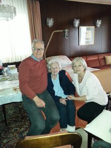 Herr Mag. Dr. Hubert Sagmeister, unser Gebietsleiter für Wien, unsere Personenbetreuerin aus der Slowakei, Frau Helena J. ,Frau Josefina J.